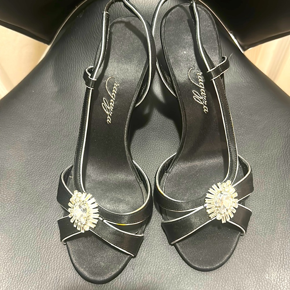 Women’s Black low heeled open toe Size 7.5